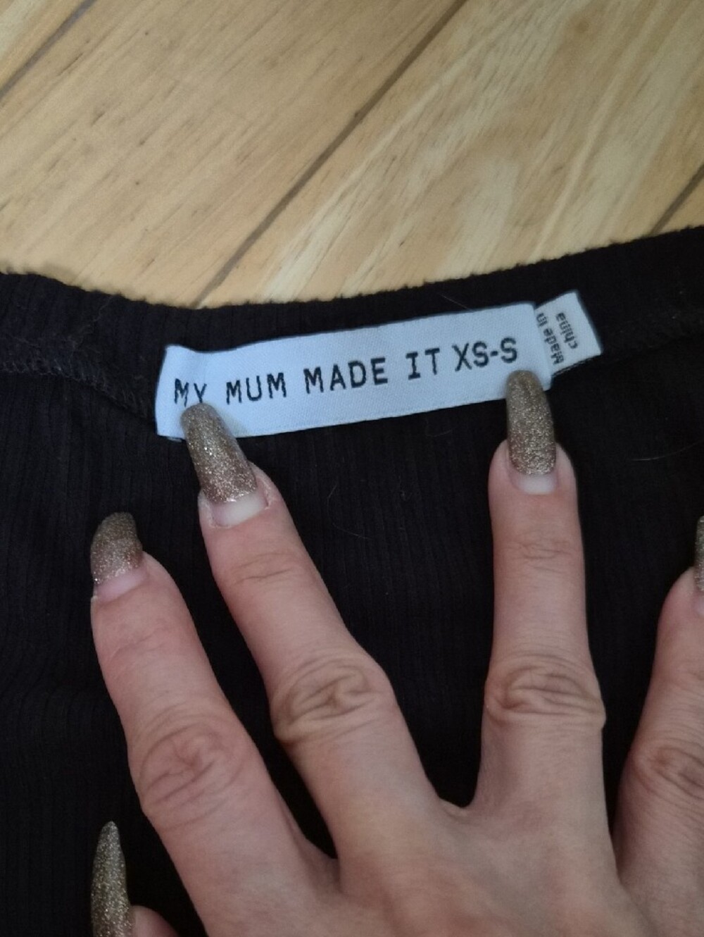 MMMI Black Ribbed V-Neck Button-Front Crop Top - Picture 2 of 4